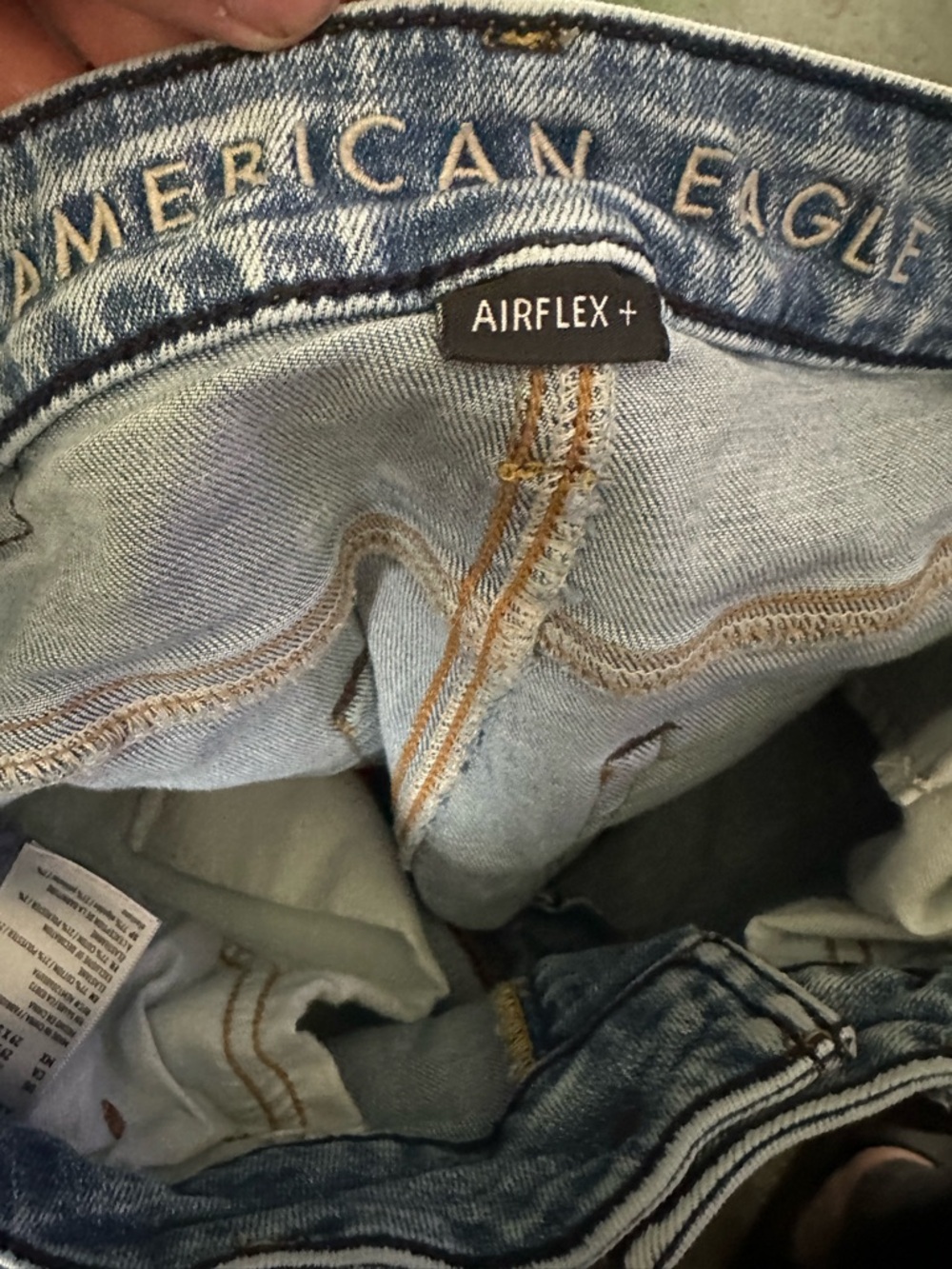 American Eagle Outfitters Light Wash Blue Jeans - Picture 4 of 4